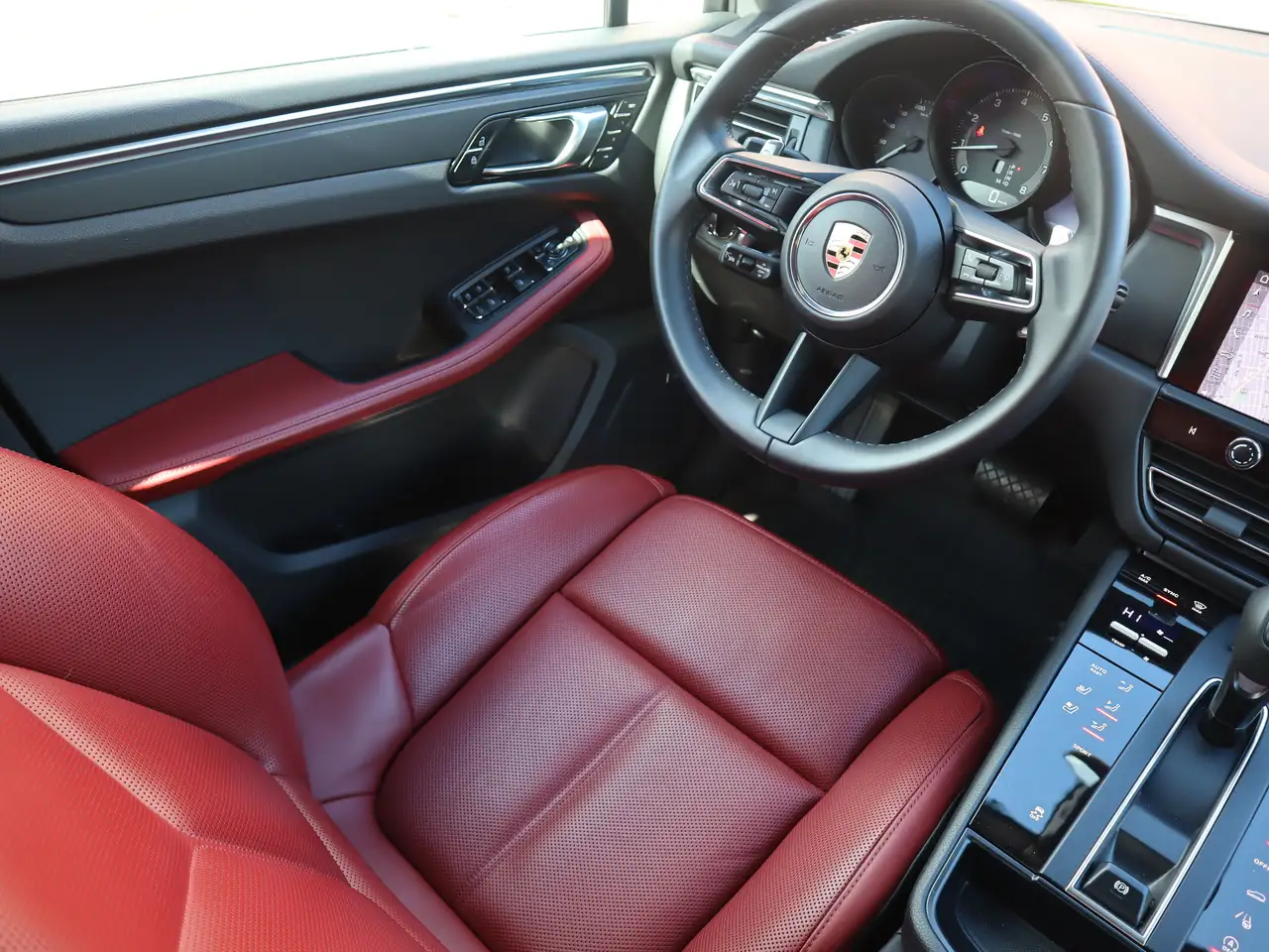 Porsche Macan photo Porsche Macan