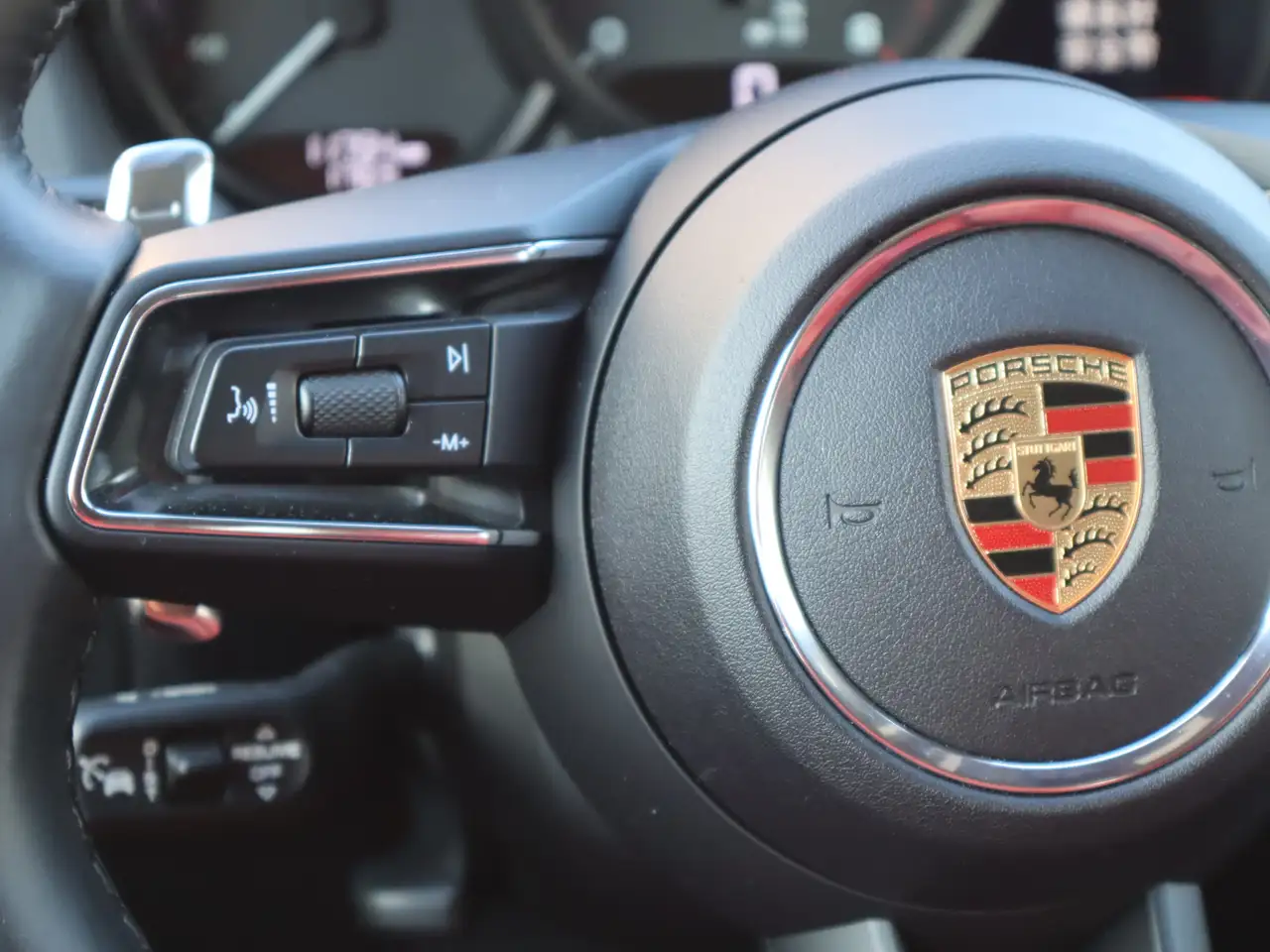 Porsche Macan photo Porsche Macan