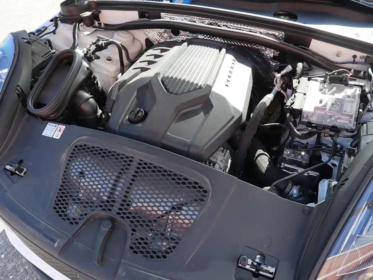 Porsche Macan photo Porsche Macan