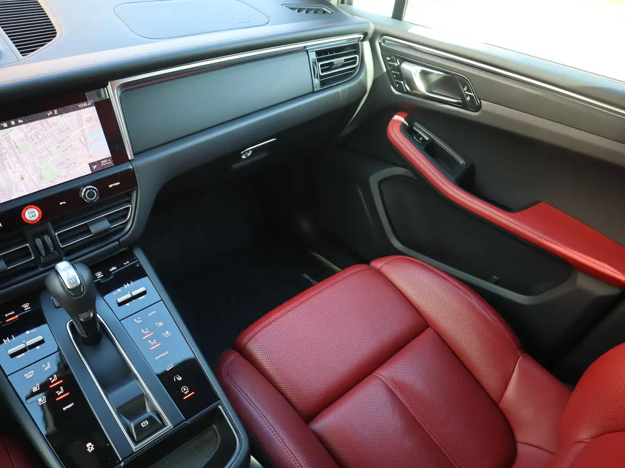 Porsche Macan photo Porsche Macan