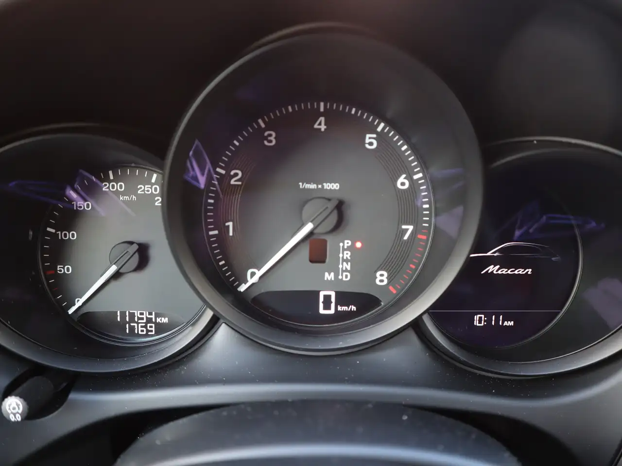 Porsche Macan photo Porsche Macan