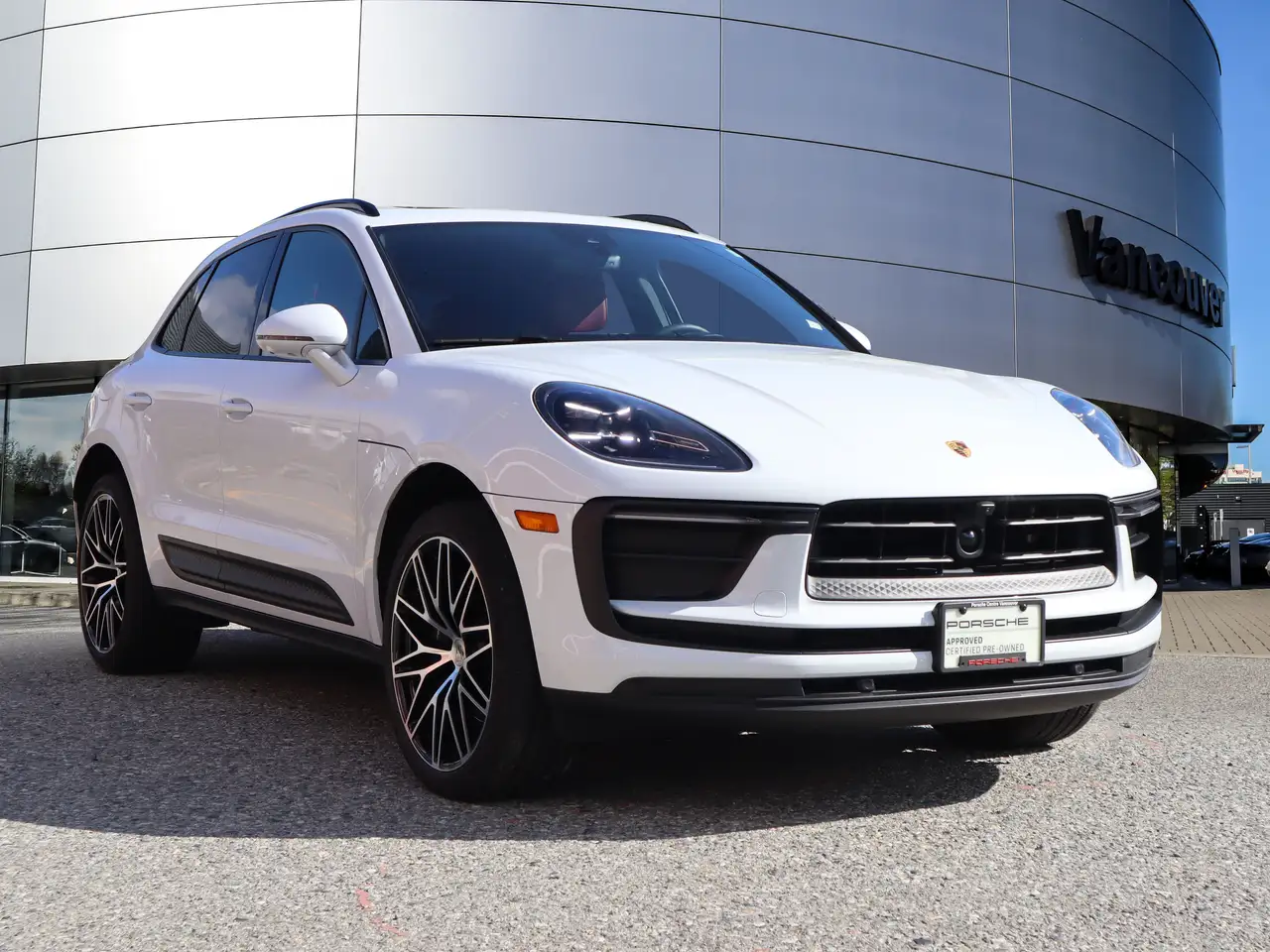 Porsche Macan photo Porsche Macan