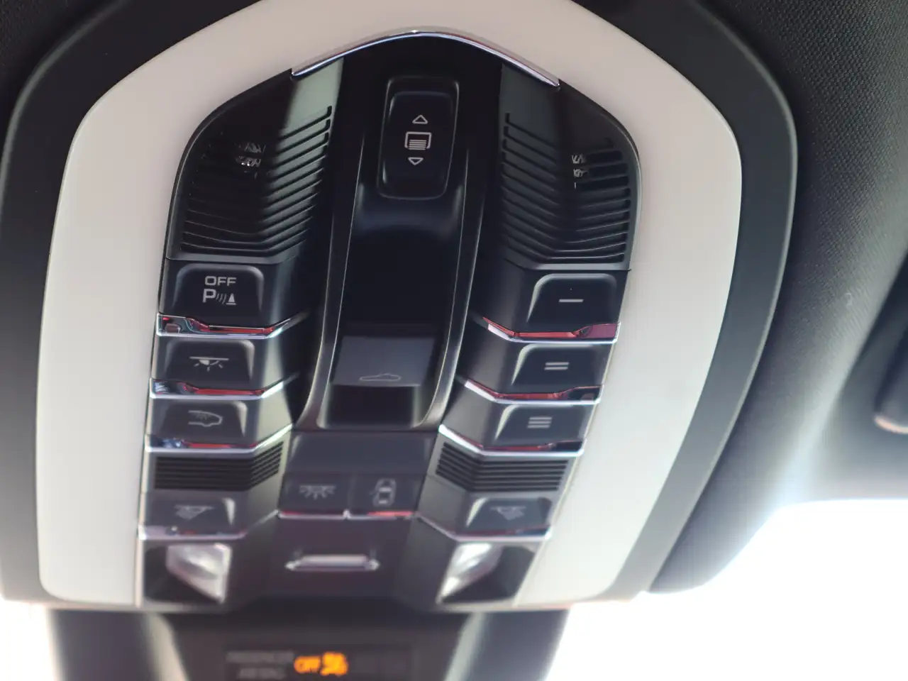 Porsche Macan photo Porsche Macan