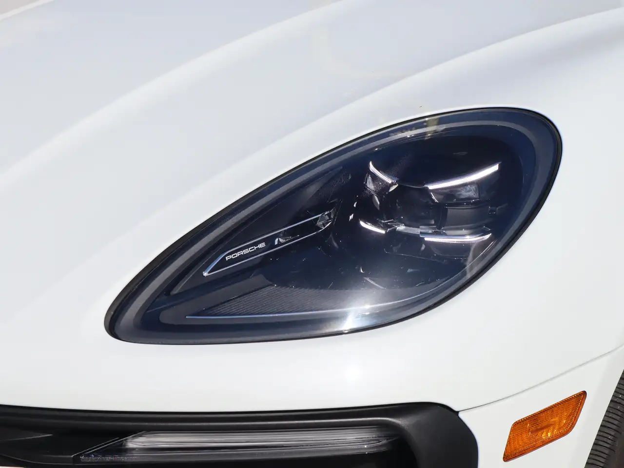 Porsche Macan photo Porsche Macan