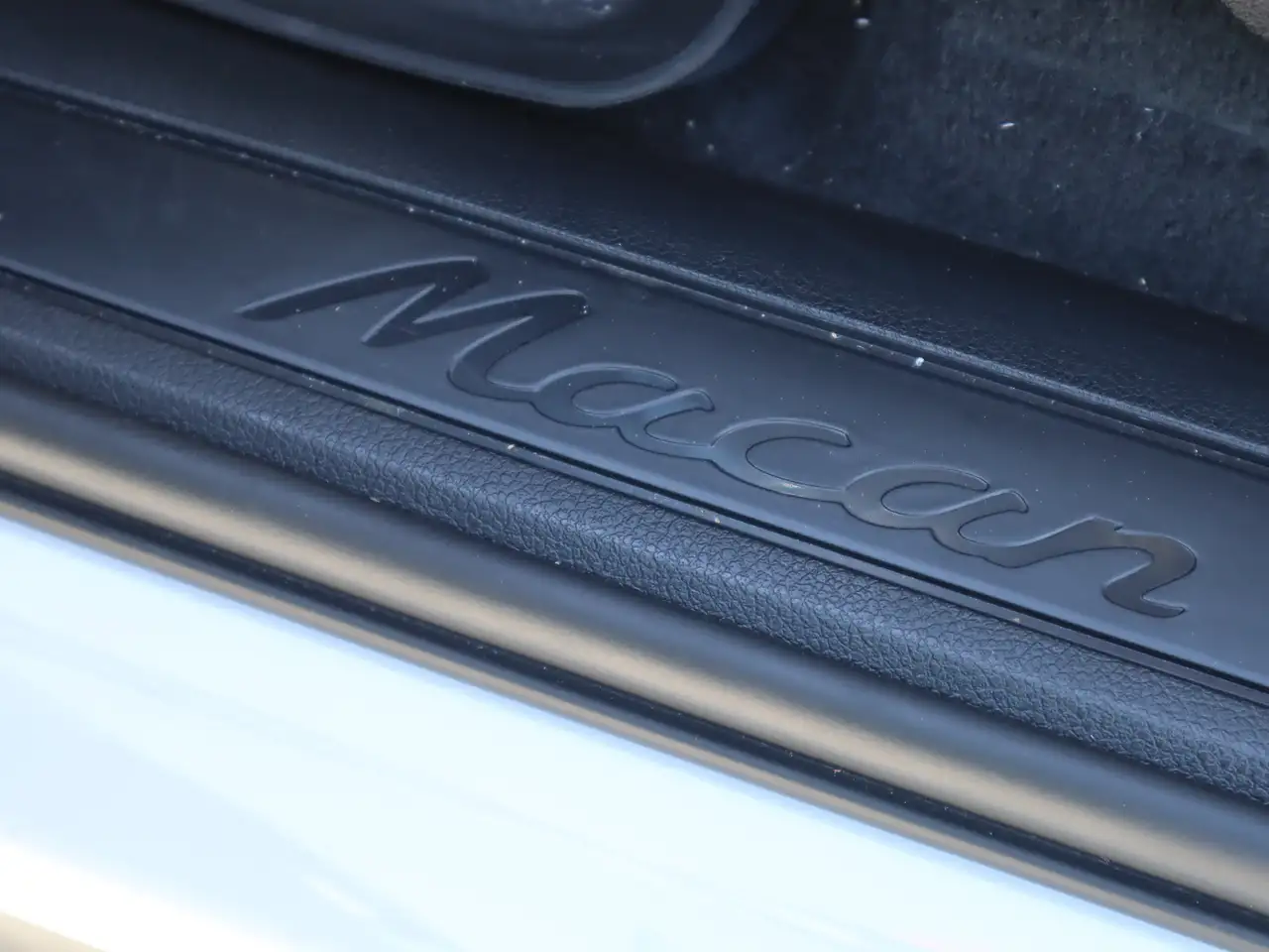 Porsche Macan photo Porsche Macan