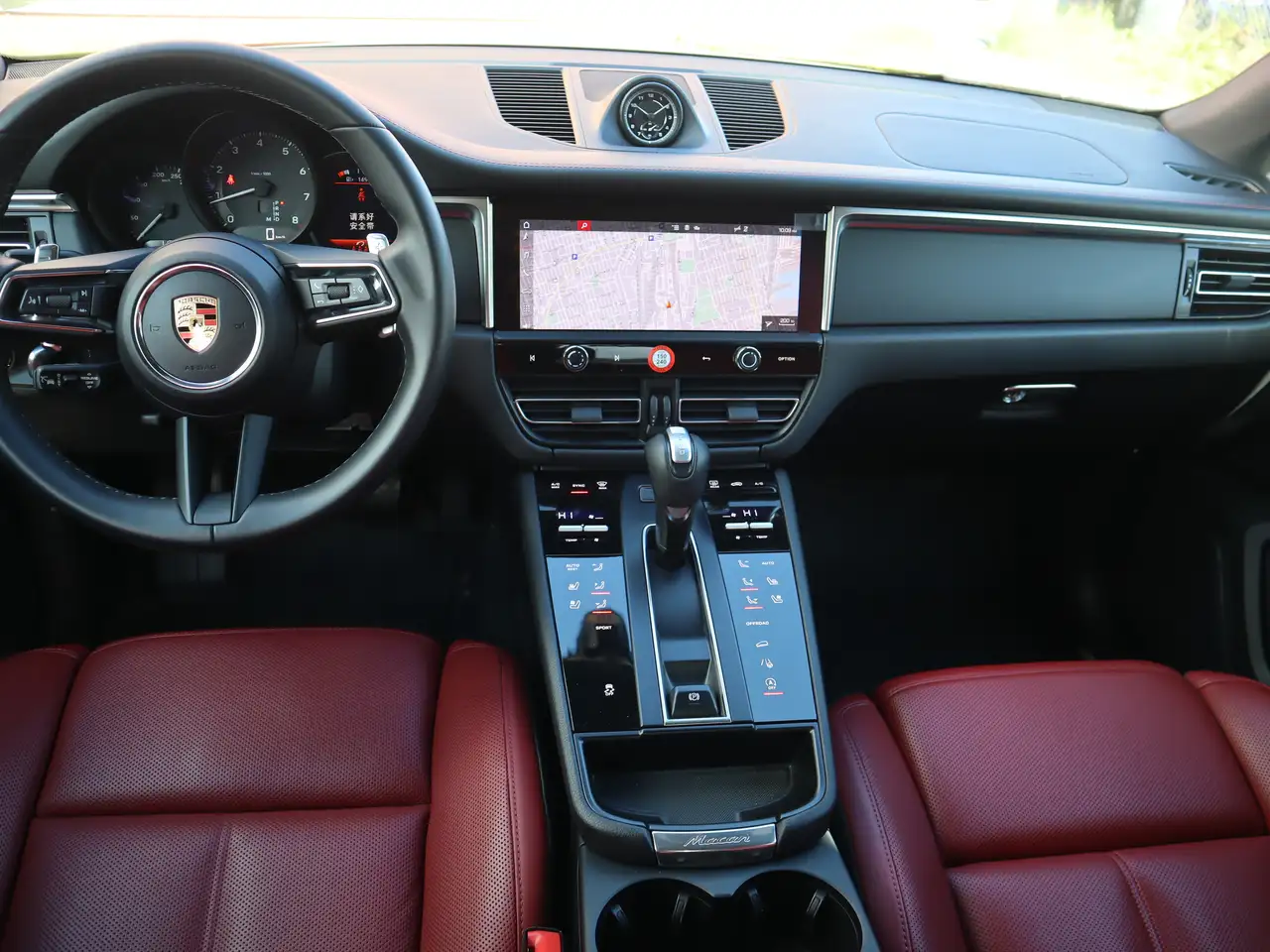 Porsche Macan photo Porsche Macan