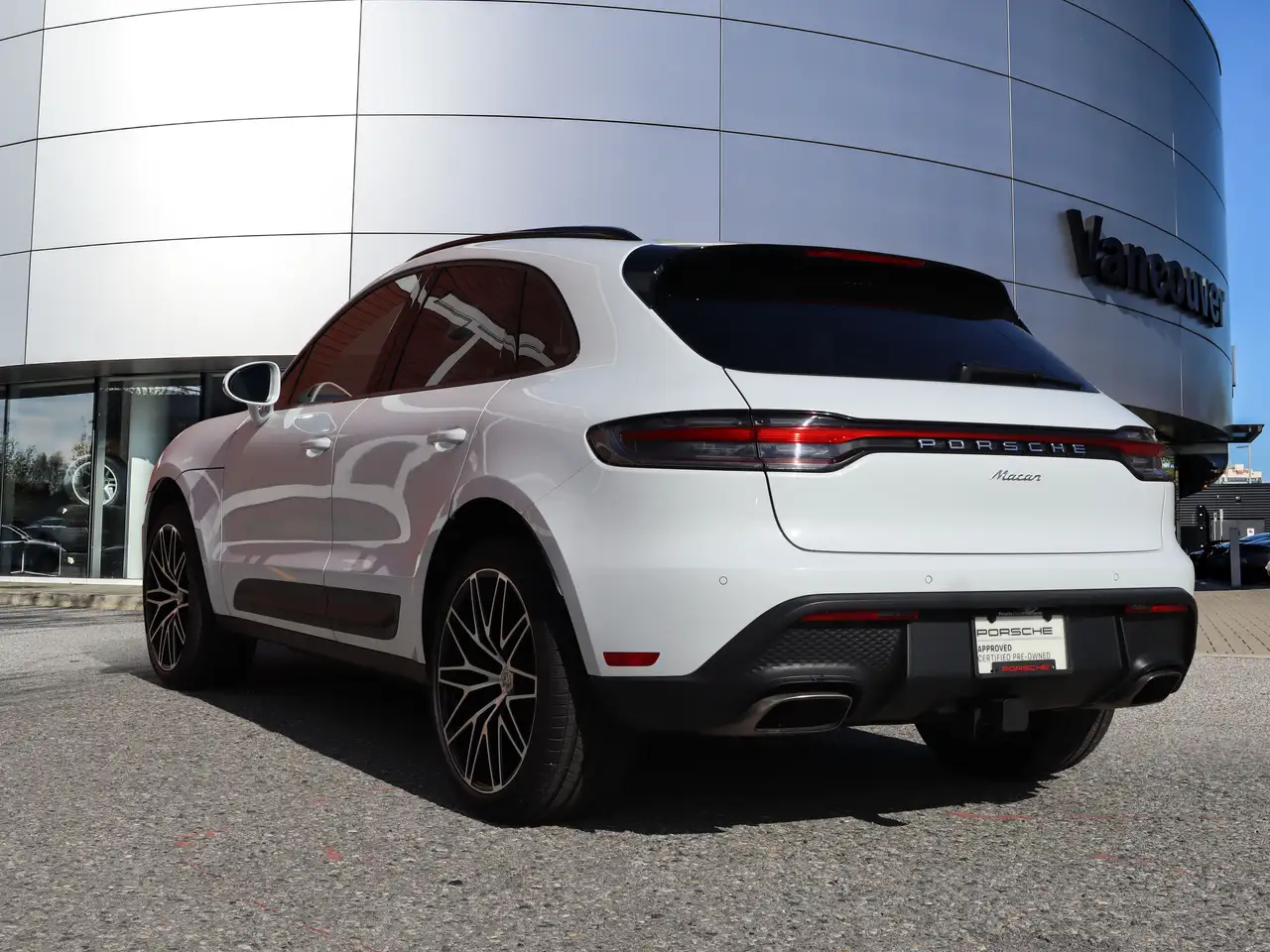 Porsche Macan photo Porsche Macan