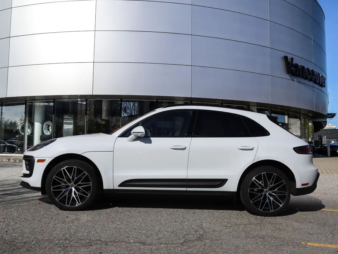 Porsche Macan photo Porsche Macan
