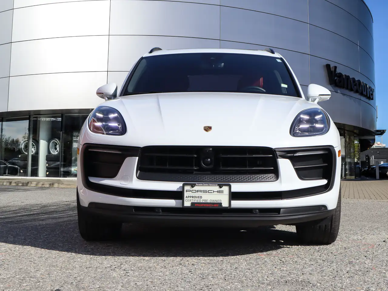 Porsche Macan photo Porsche Macan