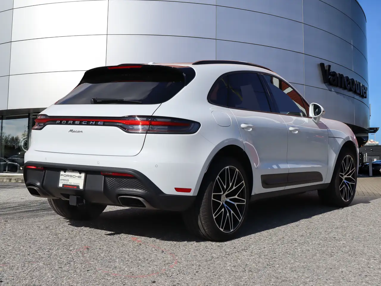 Porsche Macan photo Porsche Macan