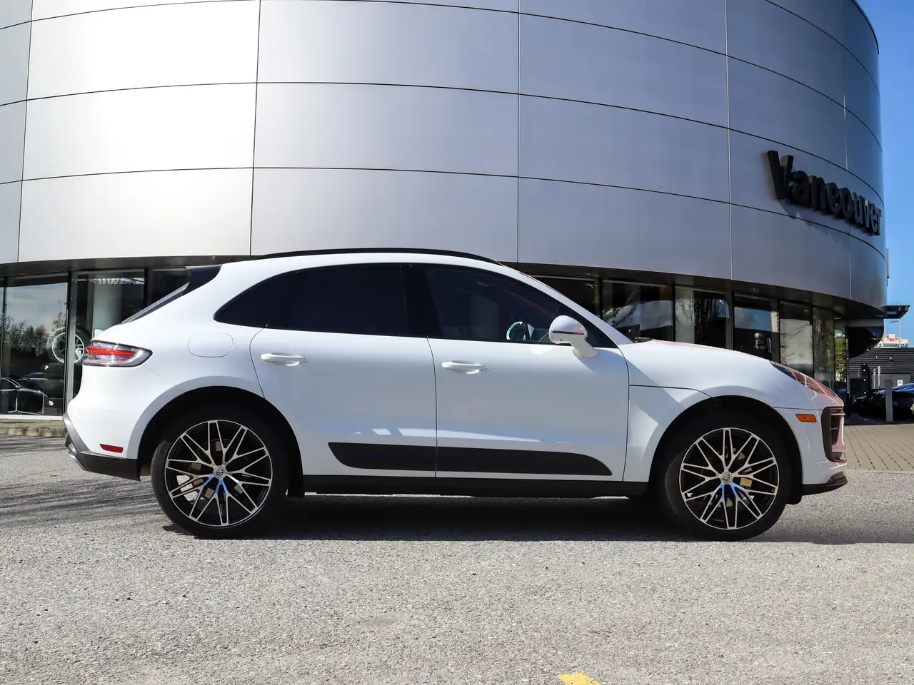 Porsche Macan photo Porsche Macan