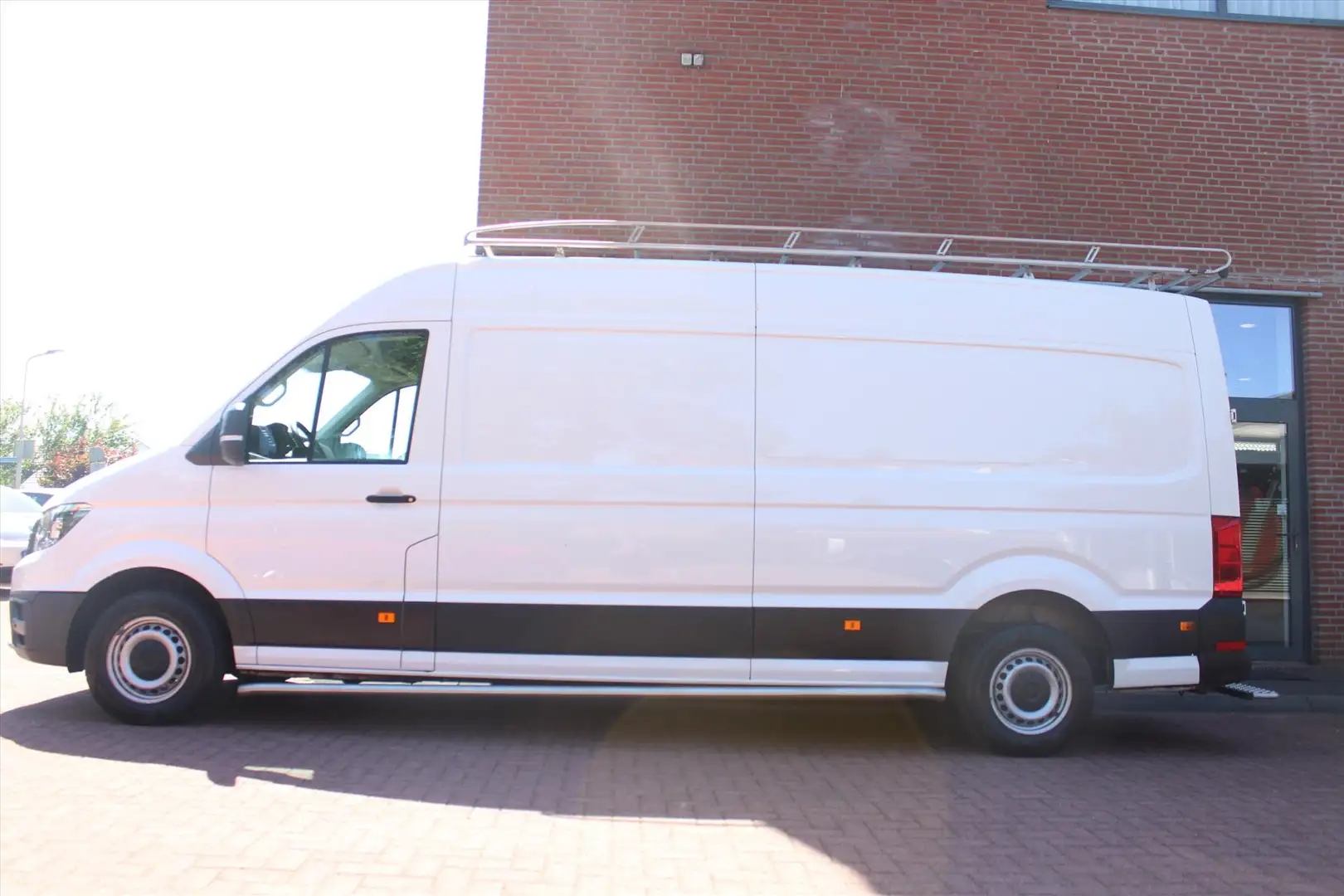 Volkswagen Crafter GB 2.0 TDI AUT. L5H4 | Trekhaak | Imperial | Carpl Wit - 2