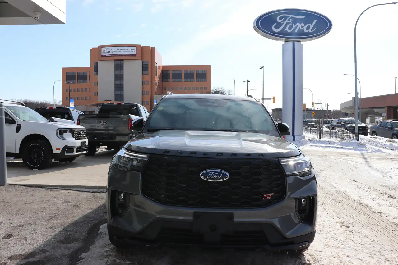 Ford Explorer снимка Ford Explorer
