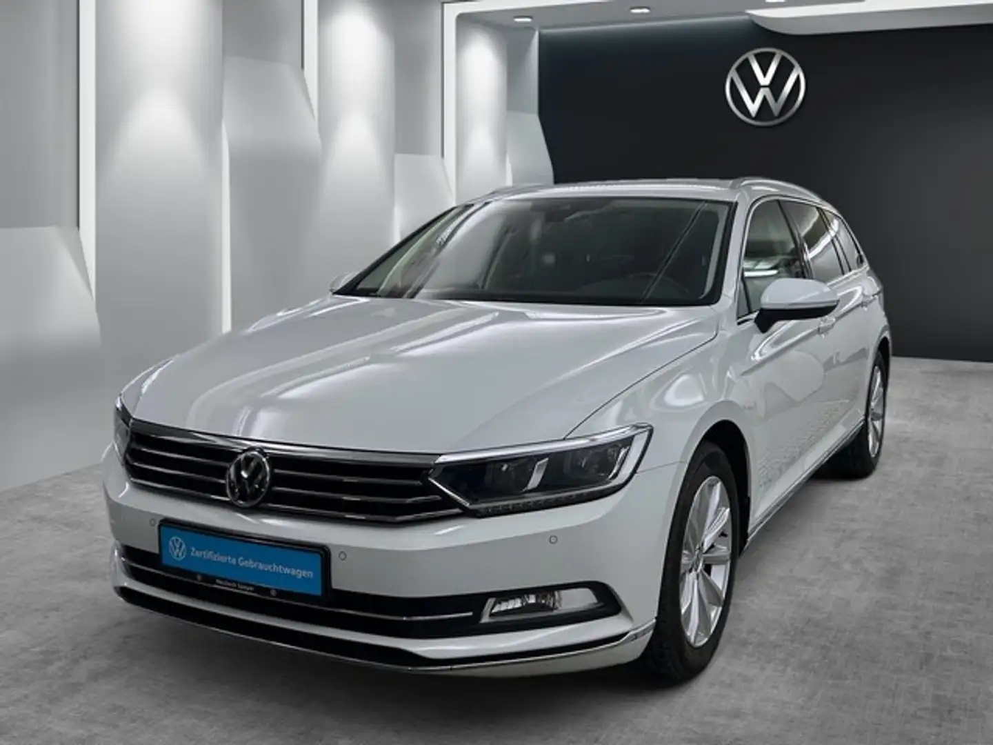 Volkswagen Passat Variant 1.8 Highline LED ACC KAMERA NAVI FRONT ASSIST L... White - 1