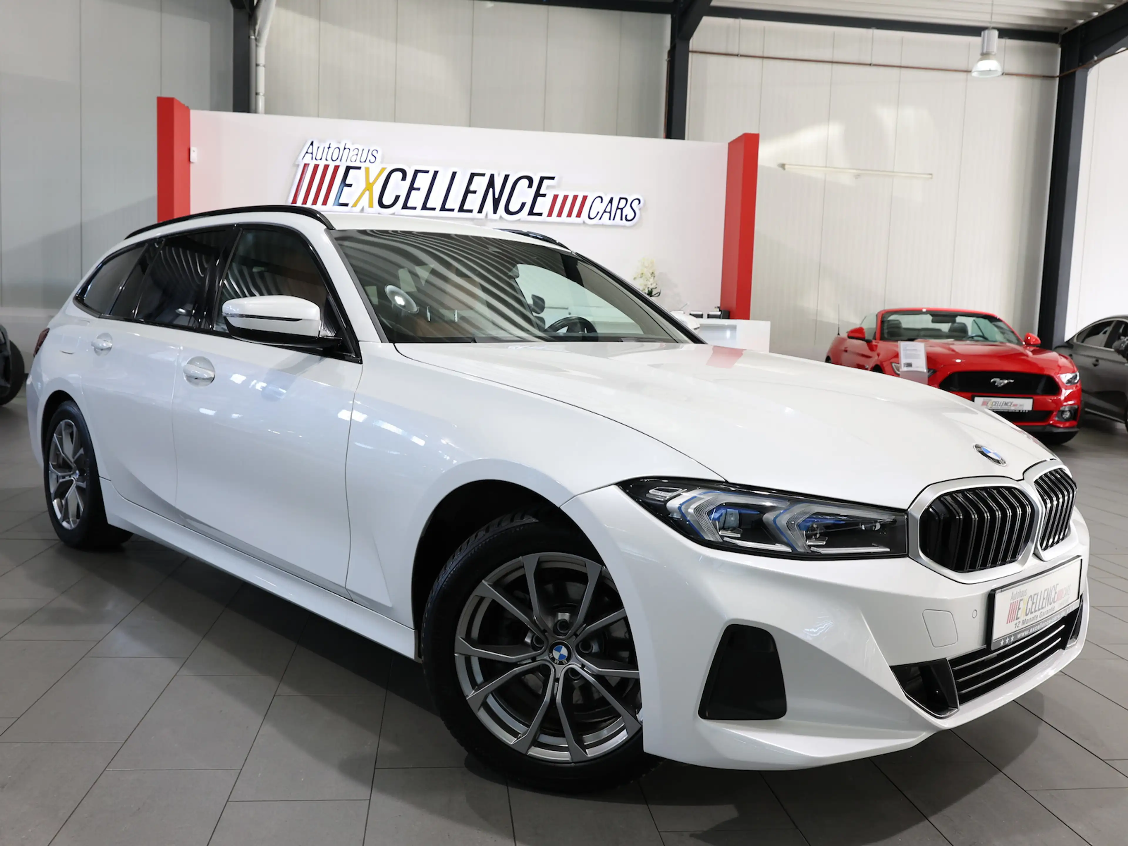 BMW 318 318d Touring SPORT WHITE & BROWN / CURVED+HUD