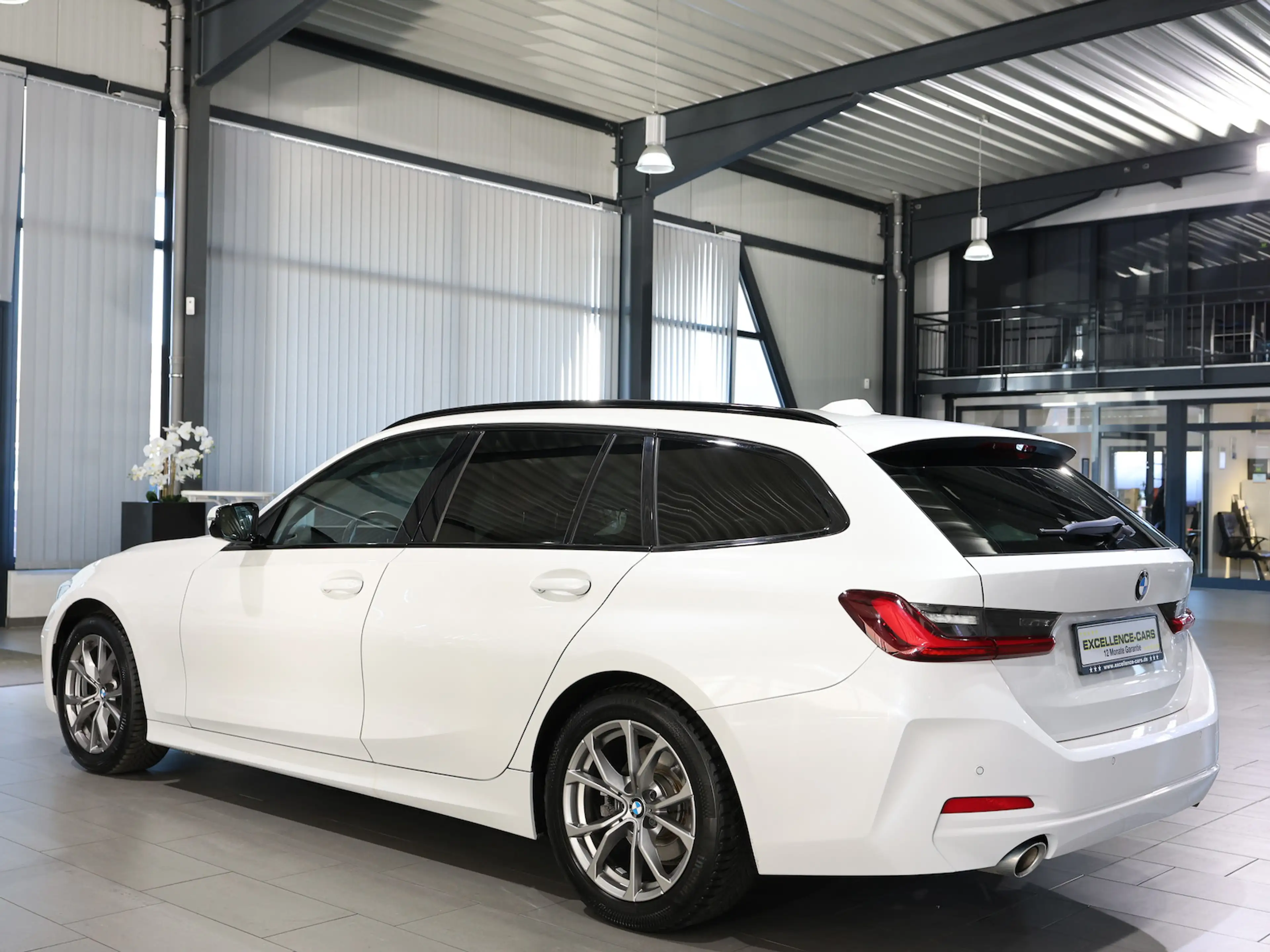 BMW 318 318d Touring SPORT WHITE & BROWN / CURVED+HUD — photo 8