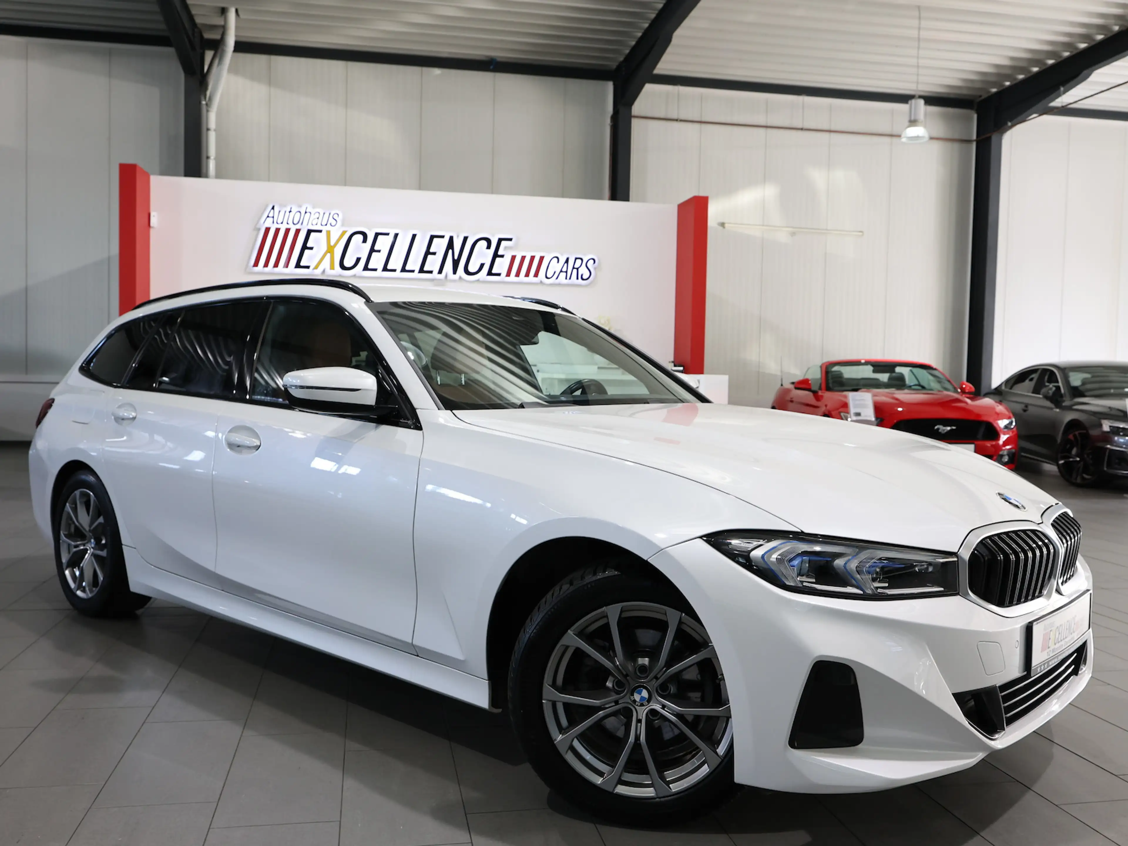 BMW 318 318d Touring SPORT WHITE & BROWN / CURVED+HUD — photo 3