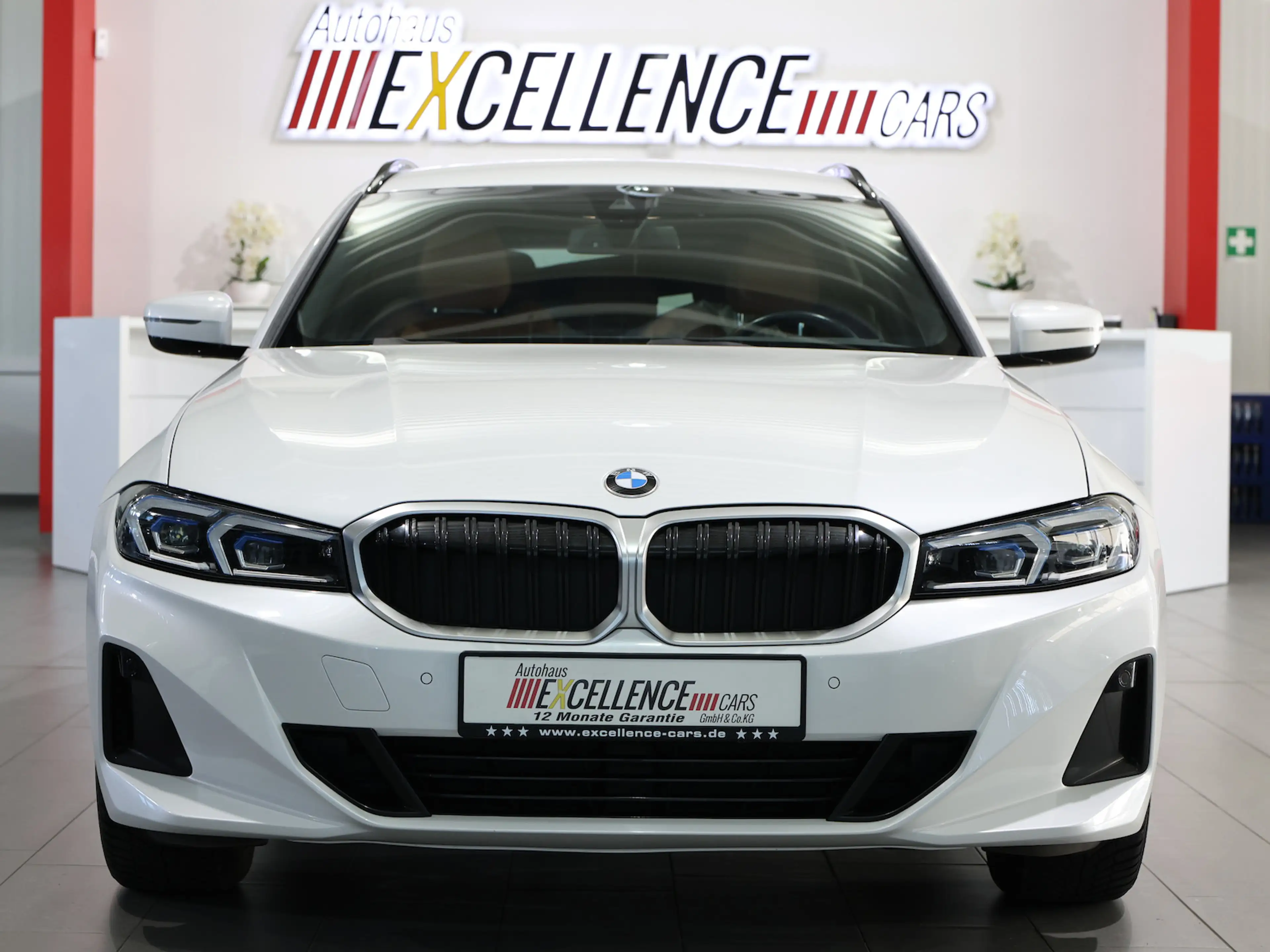 BMW 318 318d Touring SPORT WHITE & BROWN / CURVED+HUD — photo 4
