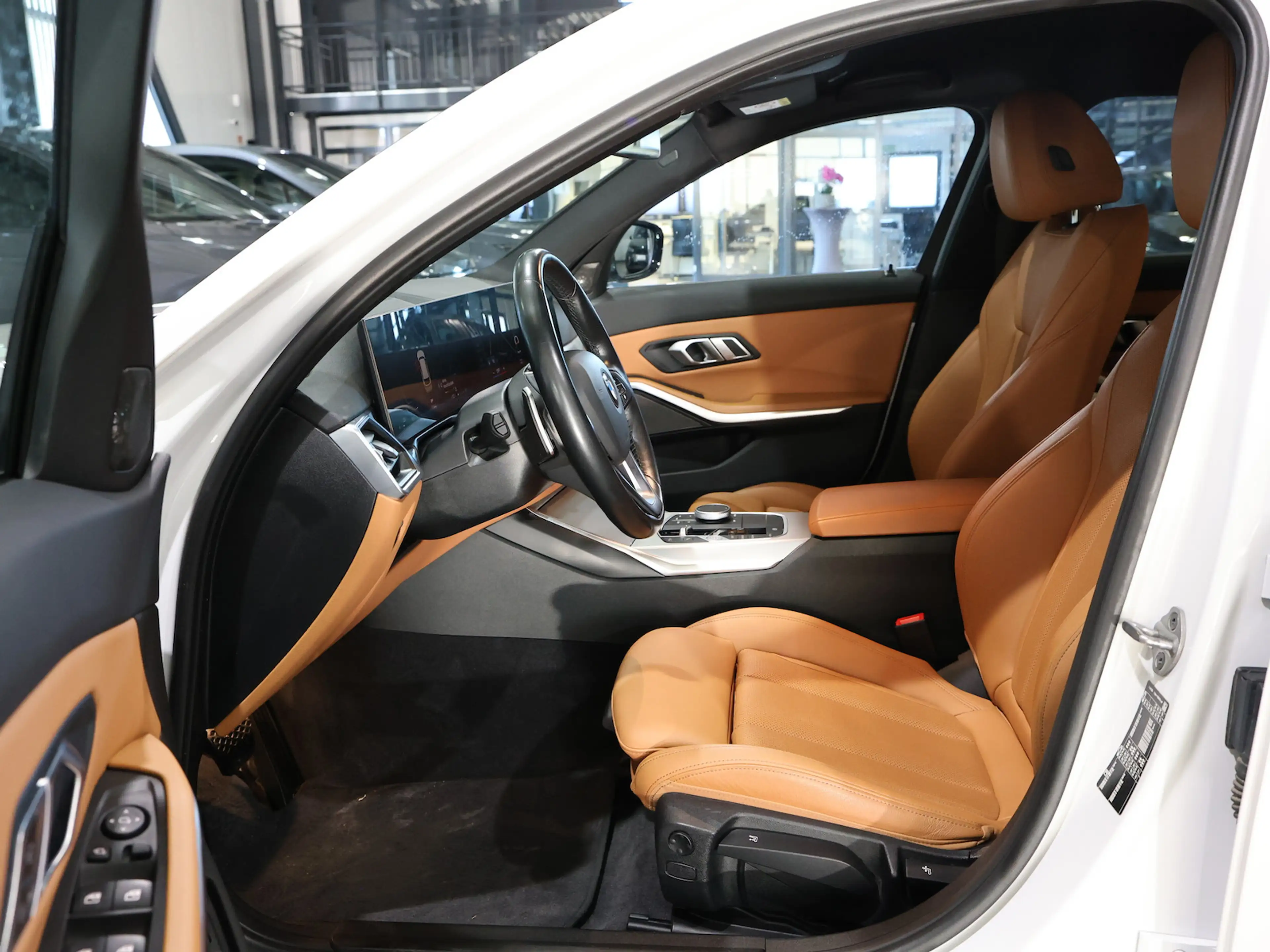 BMW 318 318d Touring SPORT WHITE & BROWN / CURVED+HUD — photo 14