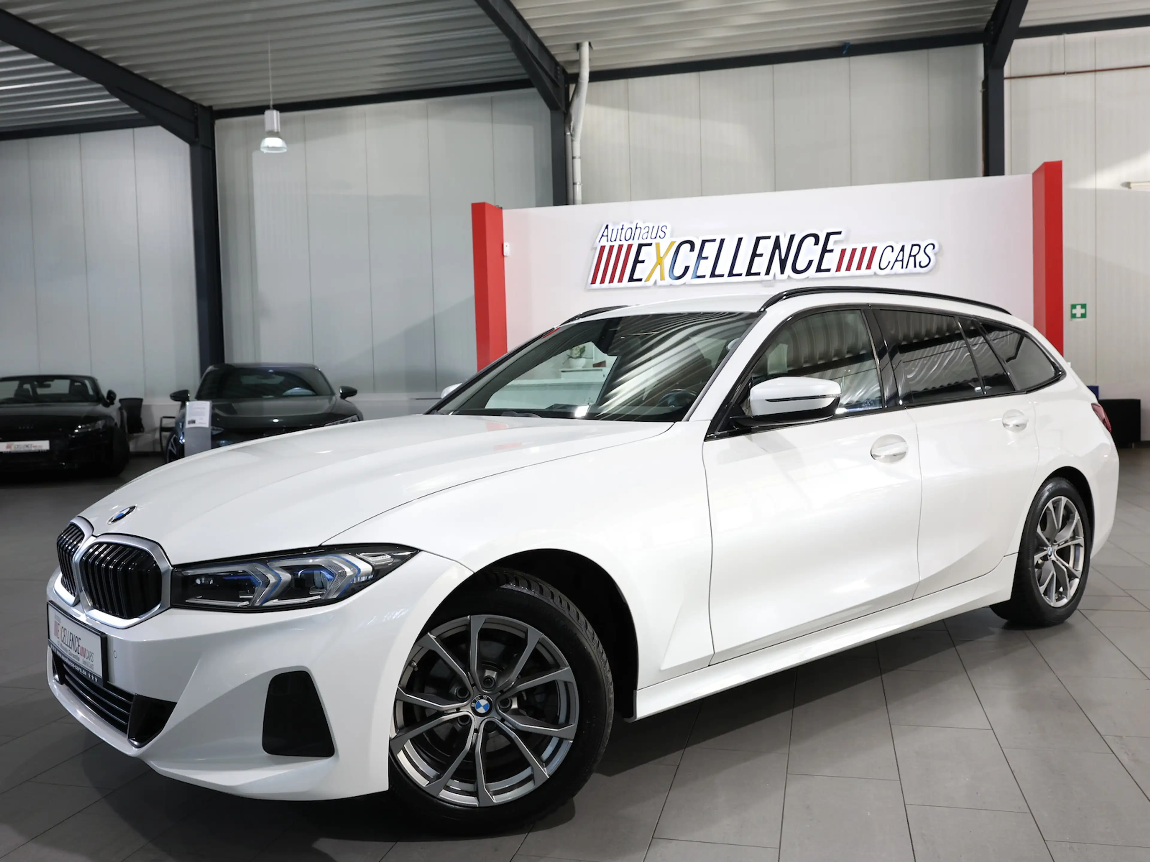 BMW 318 318d Touring SPORT WHITE & BROWN / CURVED+HUD — photo 6