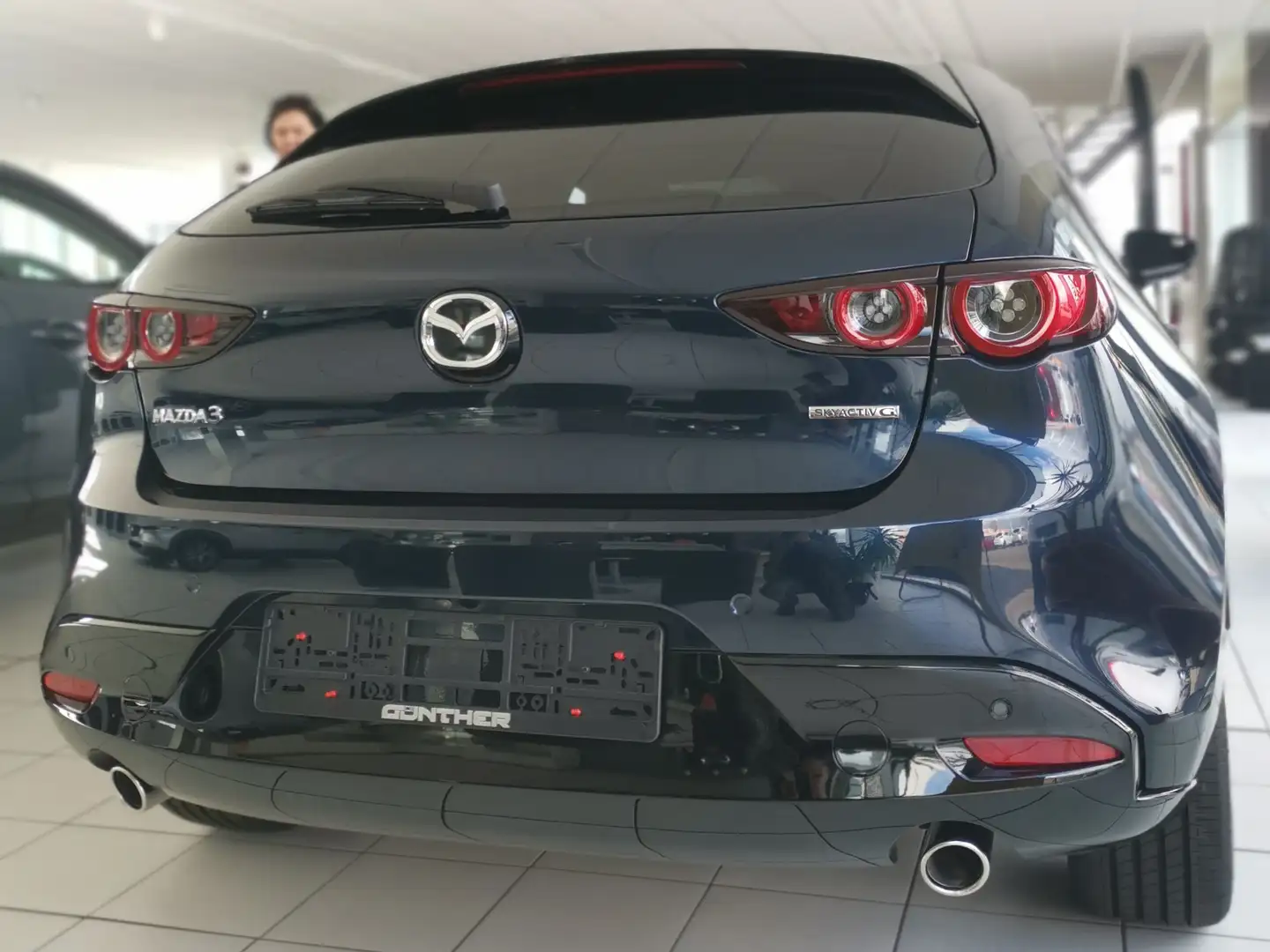 Mazda 3 SKYACTIV-G 2.0 M-Hybrid Blau - 1