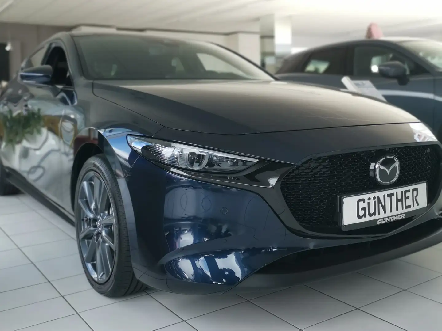Mazda 3 SKYACTIV-G 2.0 M-Hybrid Blau - 2