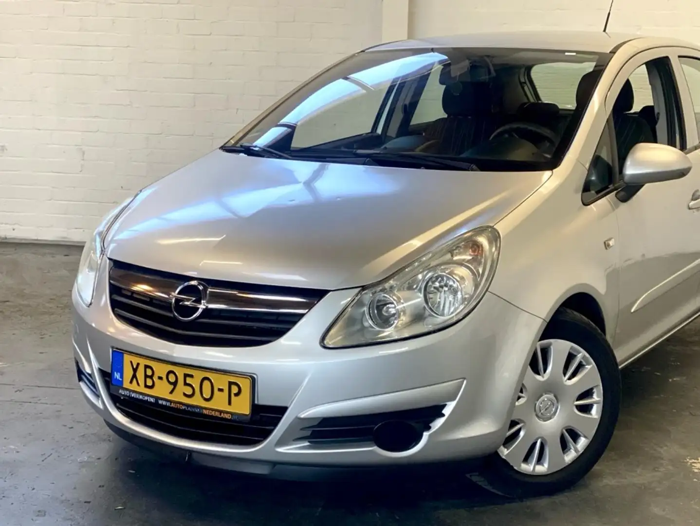 Opel Corsa 1.2-16V Ess |Stuurbkr |CruiseC |Airco |5Deurs Gris - 2