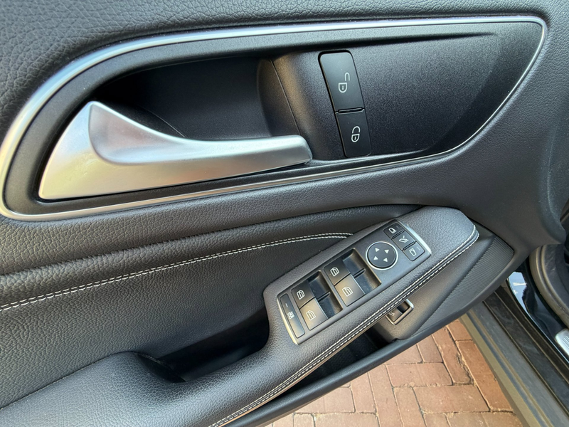 Mercedes-Benz GLA 200 Premium Navi | Led | Camera| Lage Km stand |18 inc — photo 10