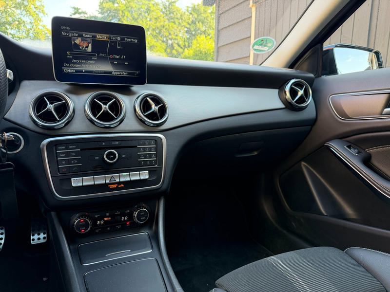 Mercedes-Benz GLA 200 Premium Navi | Led | Camera| Lage Km stand |18 inc — photo 23