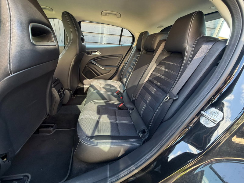 Mercedes-Benz GLA 200 Premium Navi | Led | Camera| Lage Km stand |18 inc — photo 24