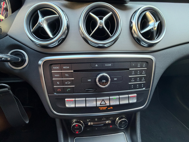 Mercedes-Benz GLA 200 Premium Navi | Led | Camera| Lage Km stand |18 inc — photo 17