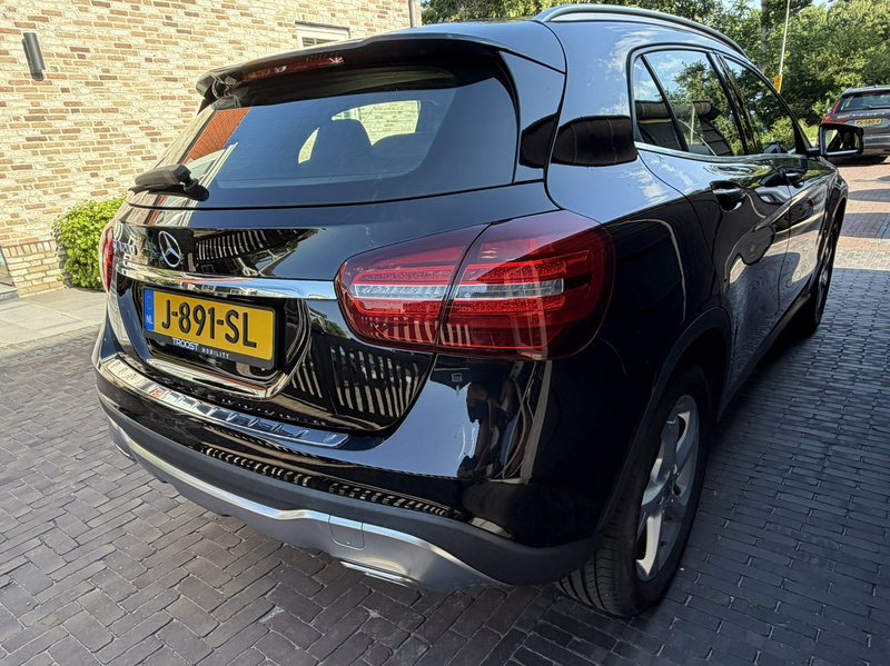 Mercedes-Benz GLA 200 Premium Navi | Led | Camera| Lage Km stand |18 inc — photo 4
