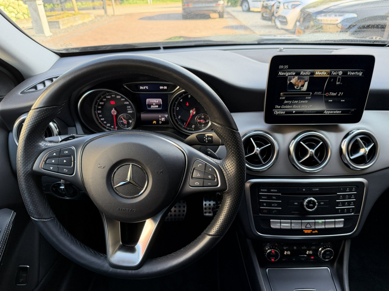 Mercedes-Benz GLA 200 Premium Navi | Led | Camera| Lage Km stand |18 inc — photo 21
