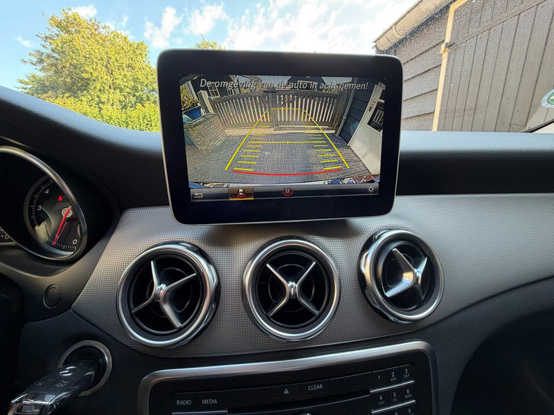 Mercedes-Benz GLA 200 Premium Navi | Led | Camera| Lage Km stand |18 inc — photo 18
