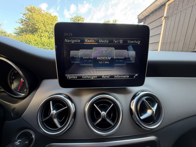Mercedes-Benz GLA 200 Premium Navi | Led | Camera| Lage Km stand |18 inc — photo 15