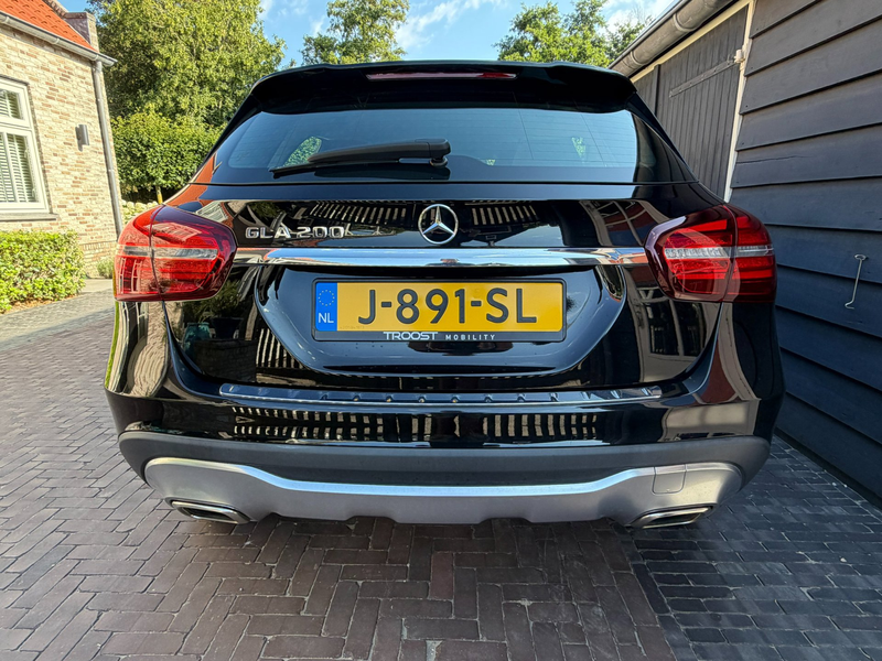 Mercedes-Benz GLA 200 Premium Navi | Led | Camera| Lage Km stand |18 inc — photo 3