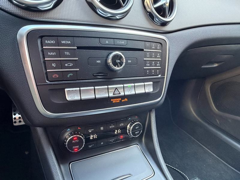 Mercedes-Benz GLA 200 Premium Navi | Led | Camera| Lage Km stand |18 inc — photo 12