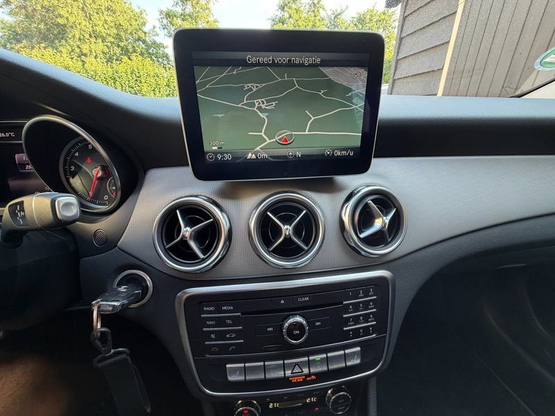 Mercedes-Benz GLA 200 Premium Navi | Led | Camera| Lage Km stand |18 inc — photo 16