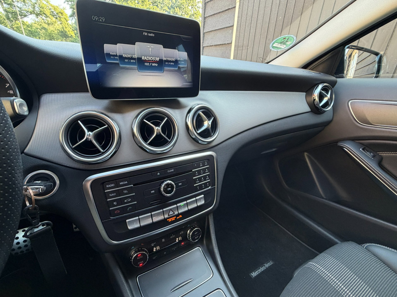 Mercedes-Benz GLA 200 Premium Navi | Led | Camera| Lage Km stand |18 inc — photo 13