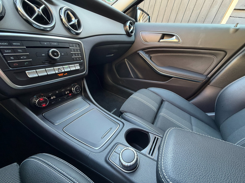 Mercedes-Benz GLA 200 Premium Navi | Led | Camera| Lage Km stand |18 inc — photo 14