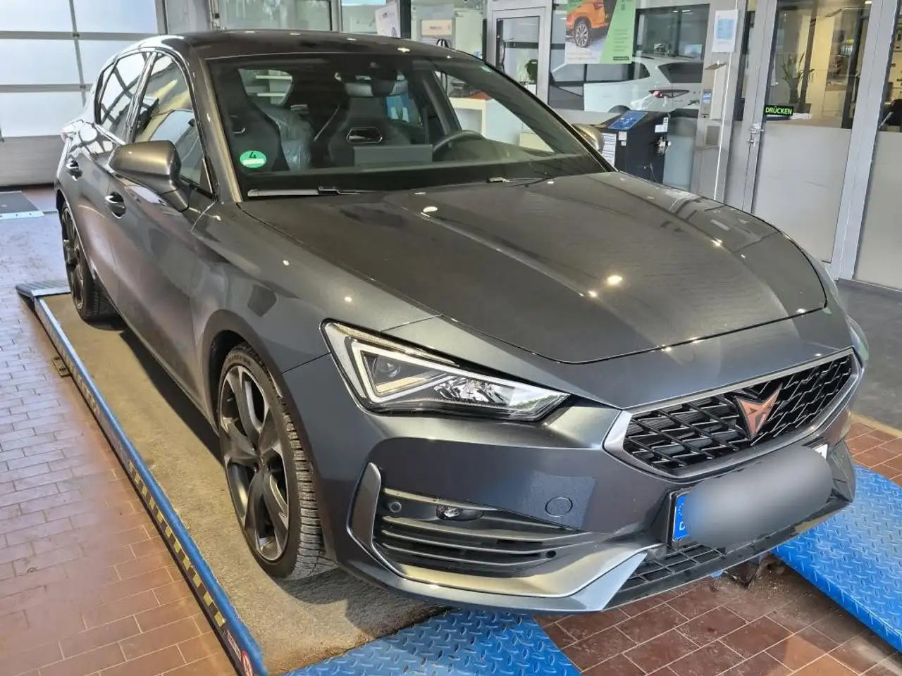 Cupra Leon 2.0 TSI VZ PDC DCC KAMERA NAVI ACC LED, миниатюра 2