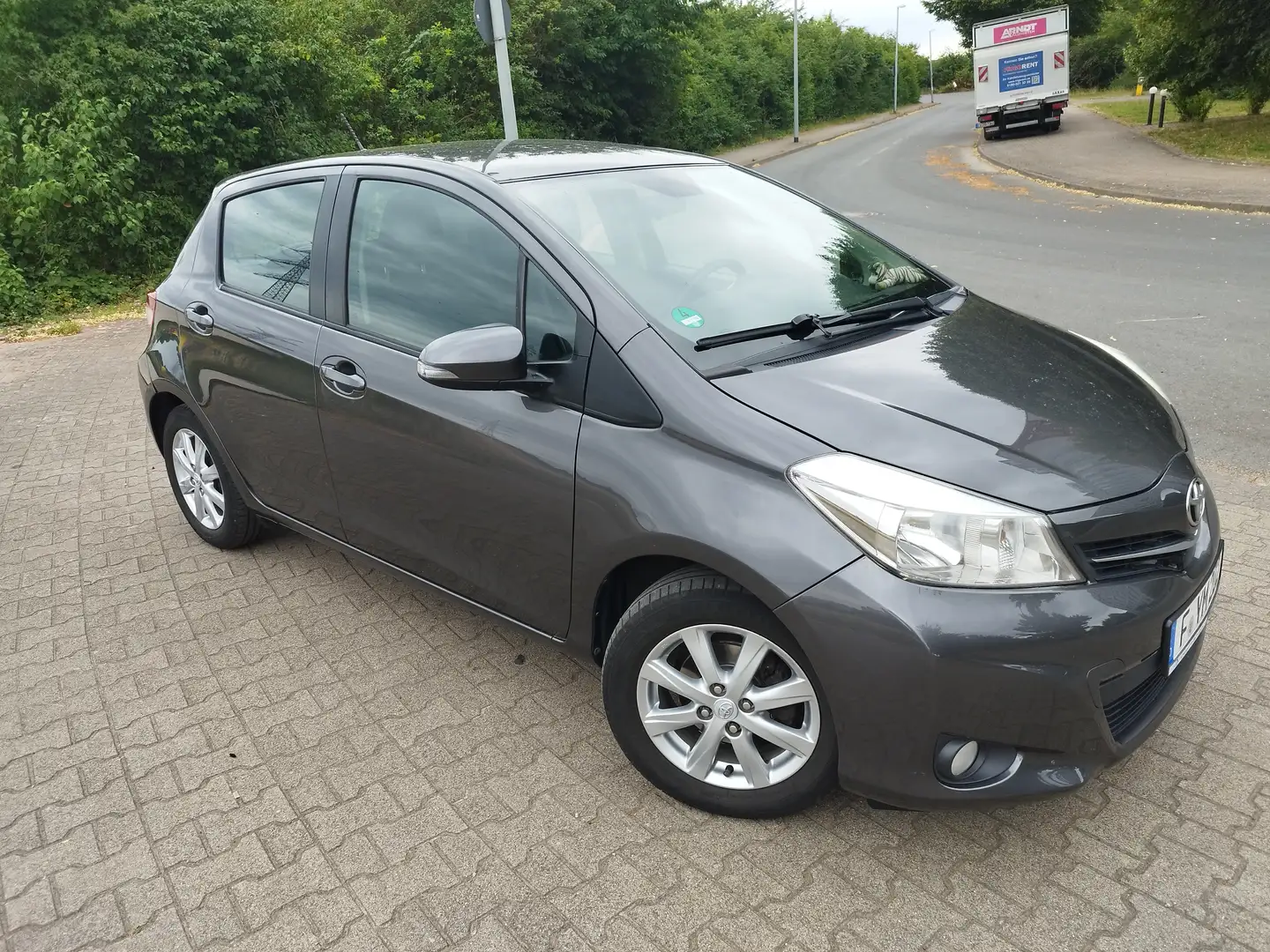 Toyota Yaris Yaris 1.33 VVT-i Life Silber - 1