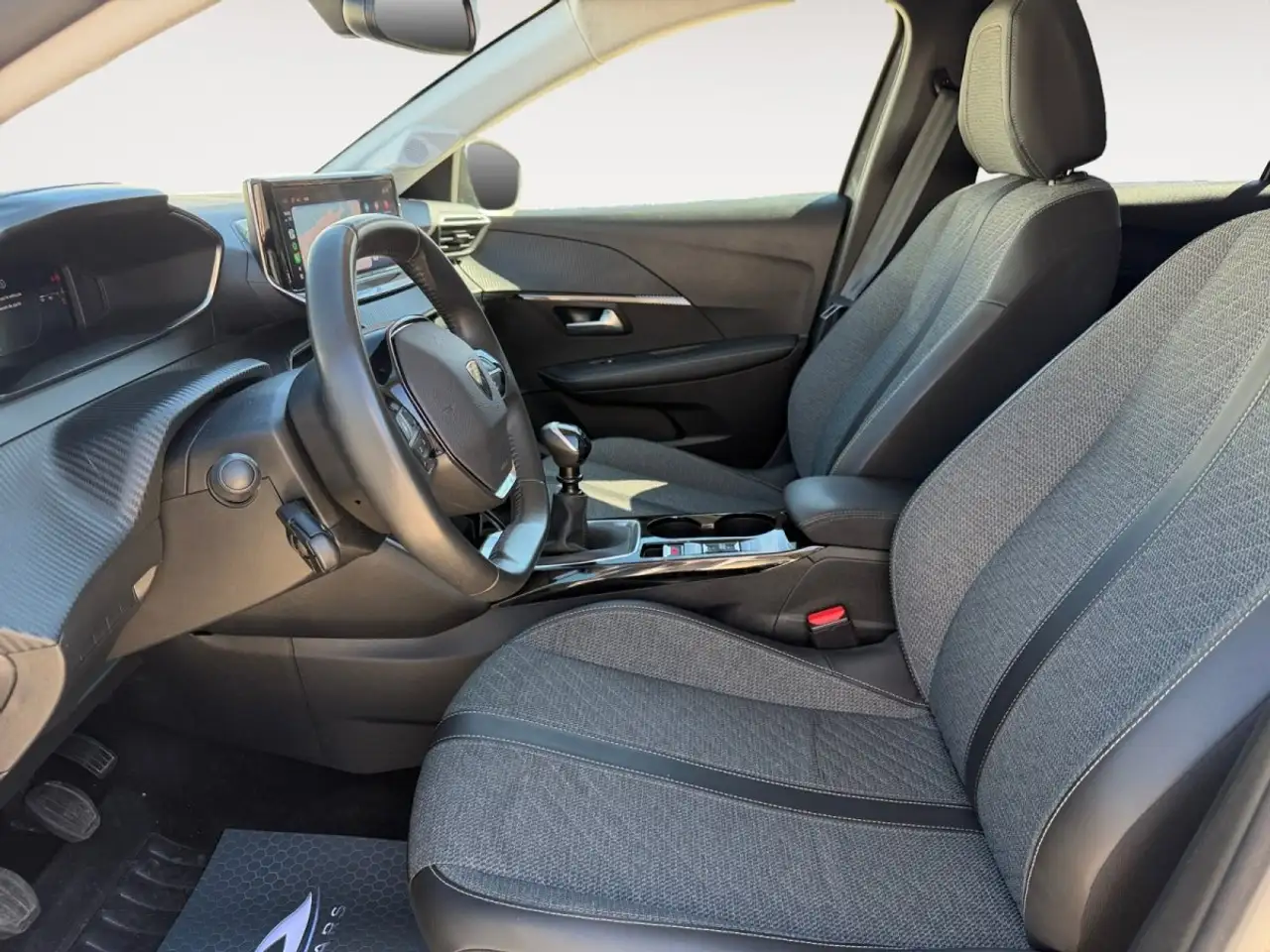 Peugeot 208 208 — photo 10