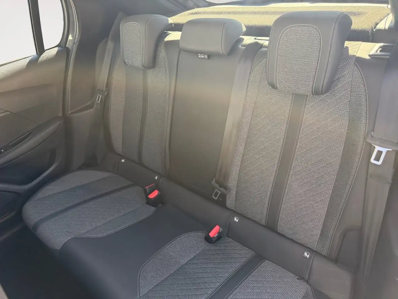 Peugeot 208 208 — photo 11