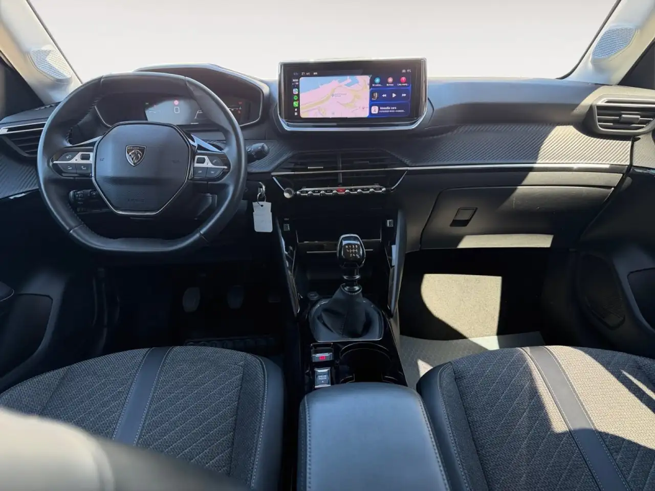 Peugeot 208 208 — photo 13