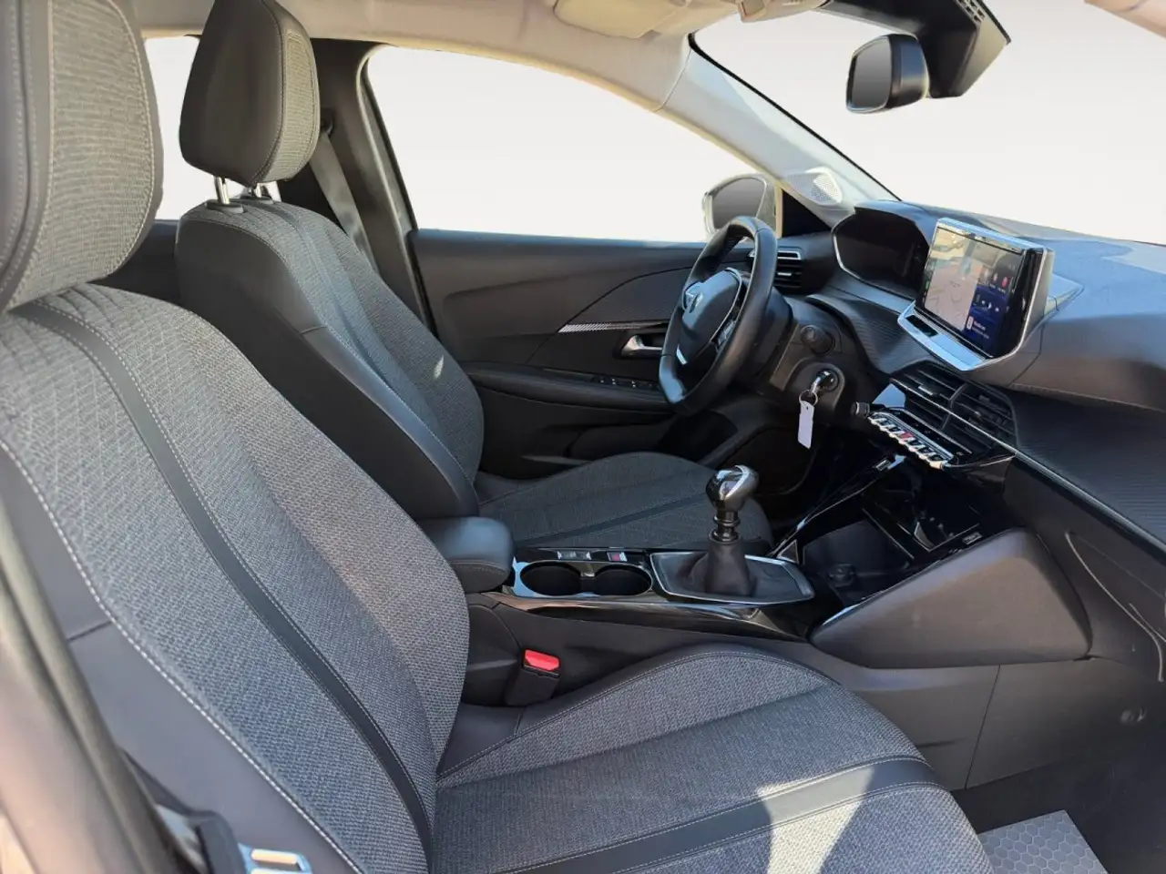 Peugeot 208 208 — photo 12
