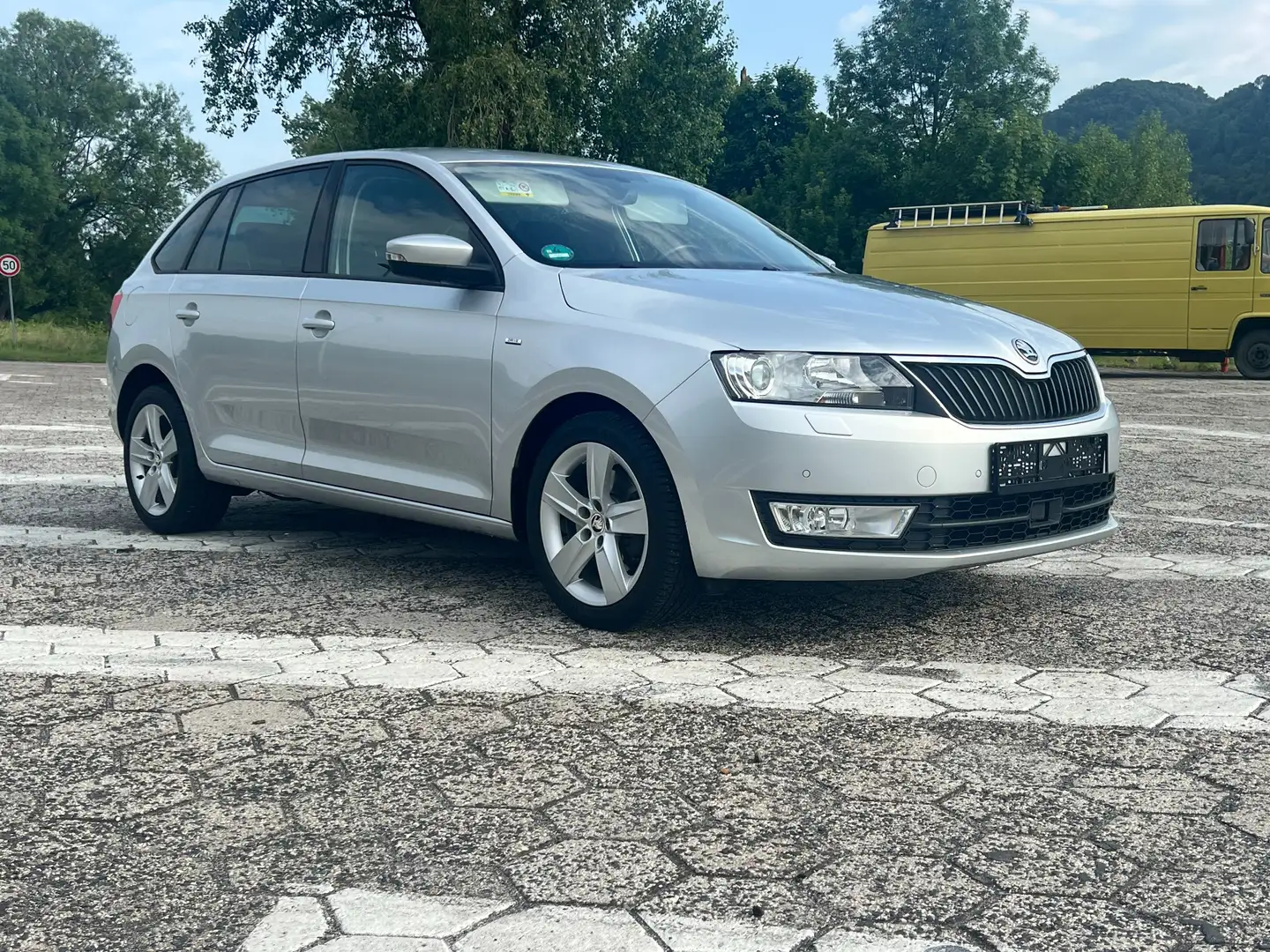 Skoda Rapid/Spaceback Drive  8 x bereift umfangreiches Zubehör siva - 2