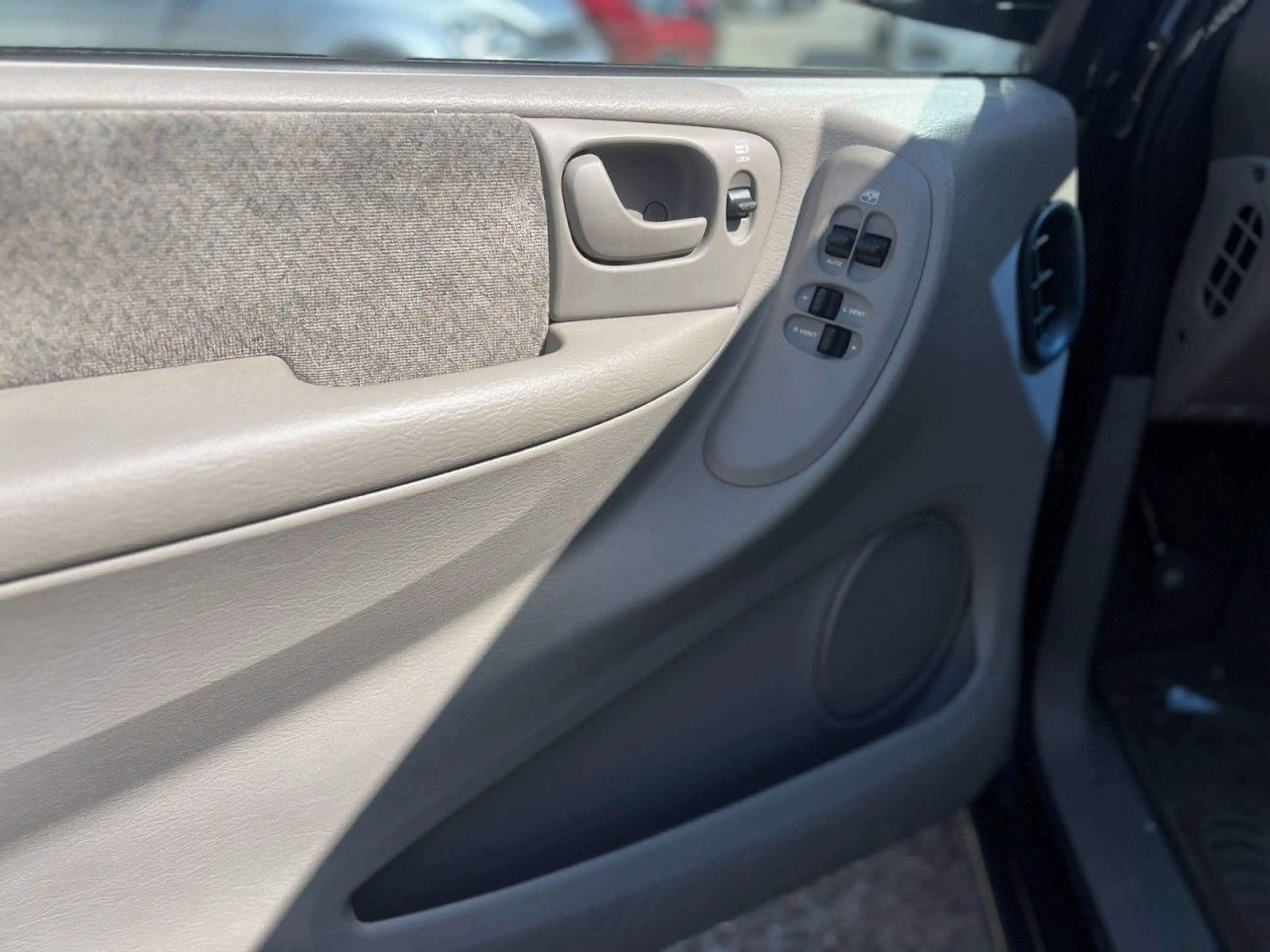Chrysler Grand Voyager 2.4Leichenwagen Bestattungswagen — photo 12