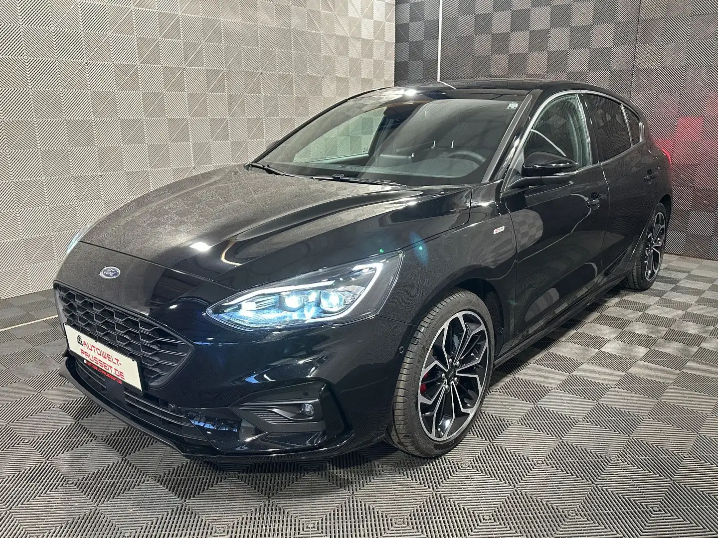 Ford Focus Lim. 1.0*ST LINE X*LED-PANO-ACC-R.KAM-SHZ Schwarz - 2