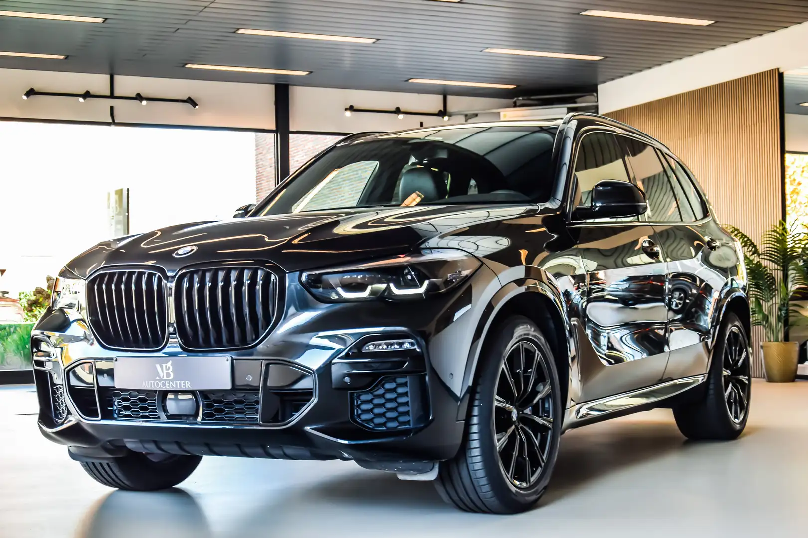 BMW X5 xDrive30d M-Sport Individual Black Pack 2020 - 7PL Zwart - 1